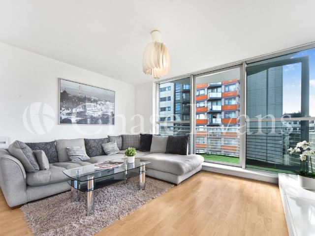 Switch House, 4 Blackwall Way, Docklands, London E14, 2 bed flat to rent, £2,600 pcm | PrimeLocation
