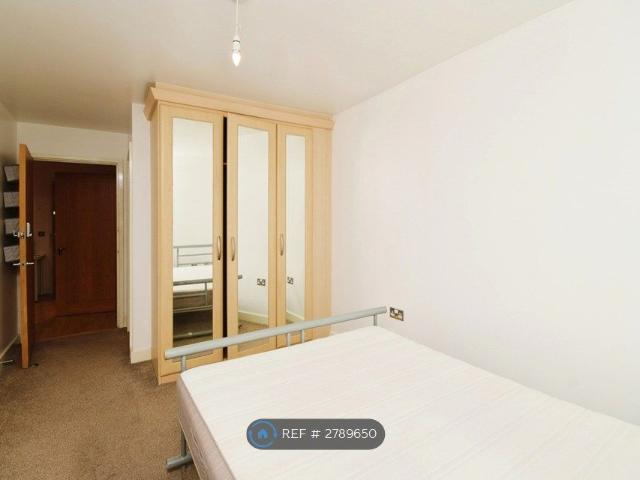 Switch House, London E14, 2 bed flat to rent, £2,750 pcm | PrimeLocation