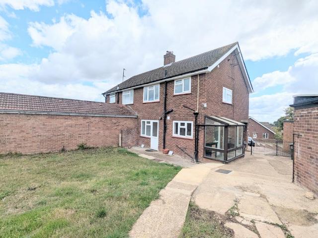 Swift Close, Bedford, MK41 3 bed semi detached house to rent £1,575 pcm £363 pw