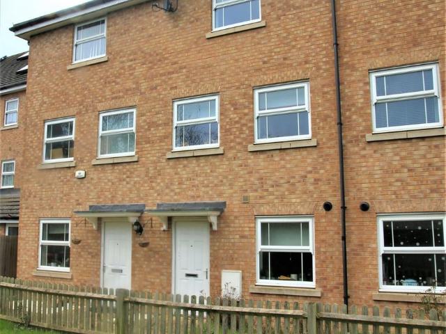 Swift Close, Cippenham, Slough SL1, 4 bed town house to rent, £2,100 pcm | PrimeLocation