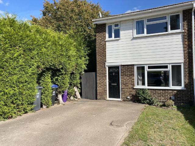 Swift Close, Hertfordshire SG8 3 bed end of terrace house to rent £1,375 pcm £317 pw