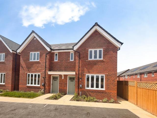 Swift Drive, Stockport, SK8 3 bed semi detached house to rent £2,200 pcm £508 pw