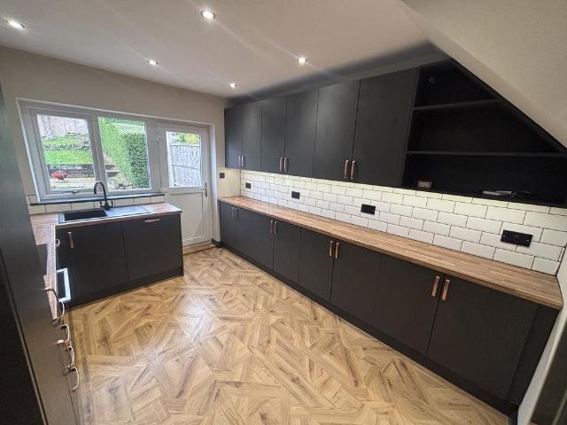 Swift Road, Sheffield, S35 3 bed terraced house to rent £1,400 pcm £323 pw