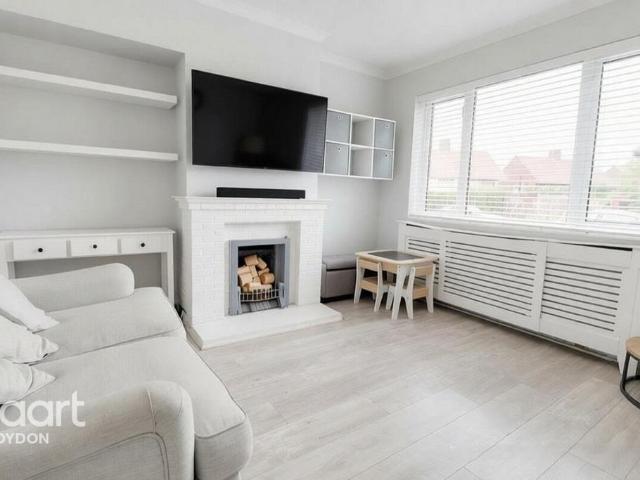 Swinburne Crescent, CROYDON 3 bed semi detached house to rent £2,300 pcm £531 pw