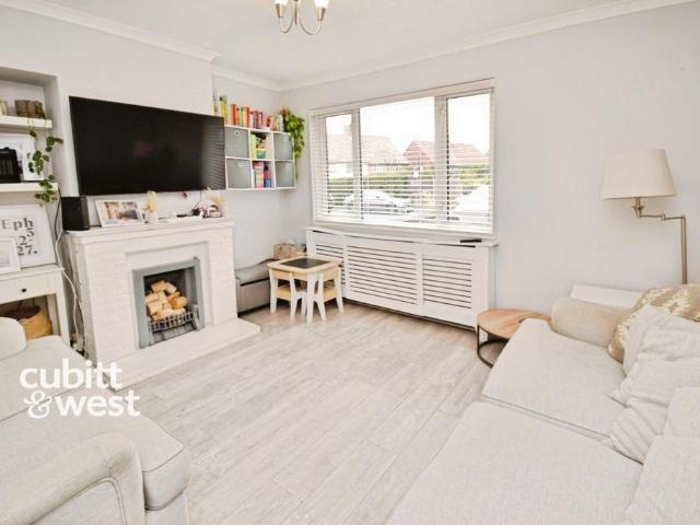 Swinburne Crescent, Croydon CR0 3 bed semi detached house to rent £2,300 pcm £531 pw