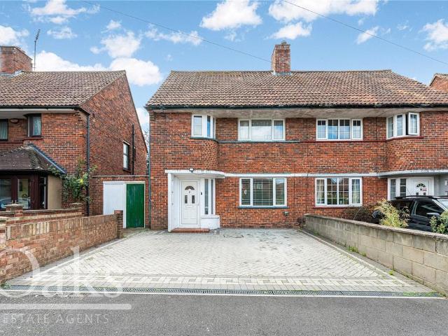 Swinburne Crescent, Addiscombe 3 bed semi detached house to rent £2,300 pcm £531 pw
