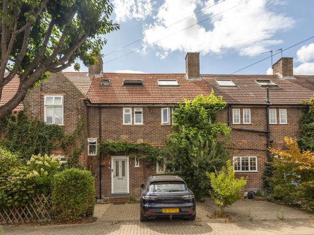 Swinburne Road, Putney, London, SW15 4 bed semi detached house to rent £4,400 pcm £1,015 pw