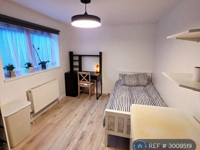 Swingate Lane, London, SE18 1 bed in a flat share to rent £700 pcm £162 pw