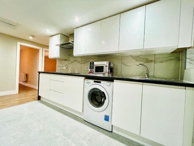 Swindon Centre, Swindon SN1, 2 bed flat to rent, £1,195 pcm | PrimeLocation