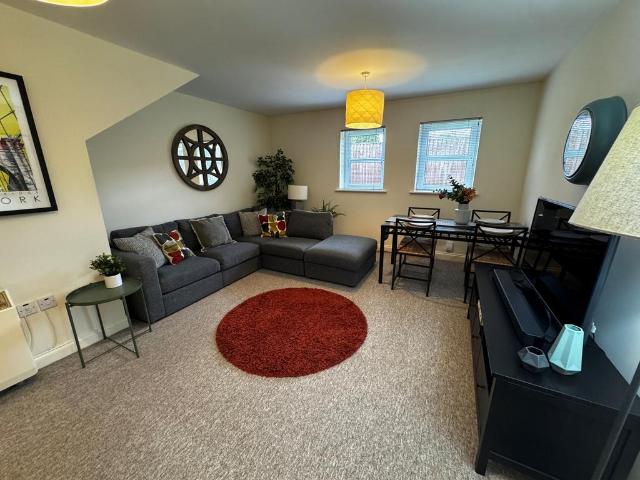 Swindon Road, Stratton St. Margaret SN3 2 bed apartment to rent £1,150 pcm £265 pw
