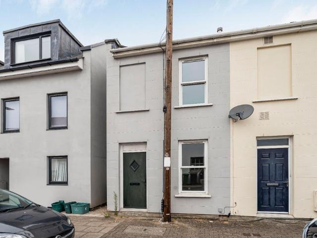Swindon Street, Cheltenham. 2 bed house to rent £1,400 pcm £323 pw