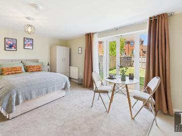 Swindon SN25 Studio to rent £1,000 pcm £231 pw
