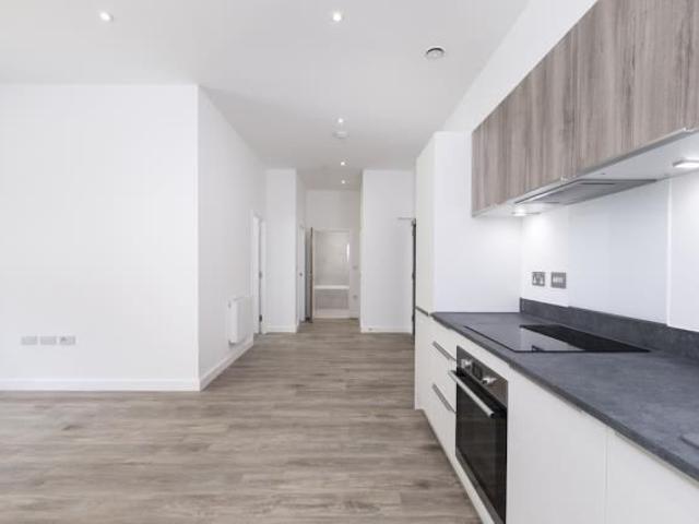 Swindon, Wiltshire SN2, 1 bed flat to rent, £1,000 pcm | PrimeLocation