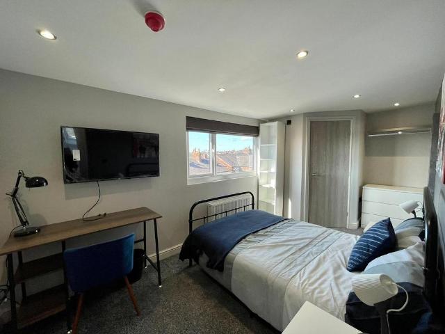 Swinton, M27 1 bed terraced house to rent £650 pcm £150 pw