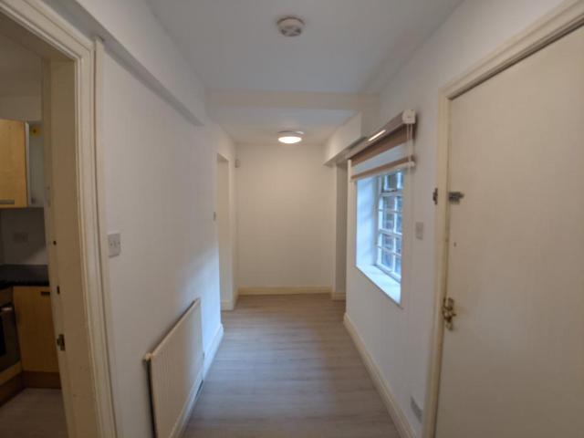 Swinton Grove, Manchester M13 1 bed flat to rent £914 pcm £211 pw