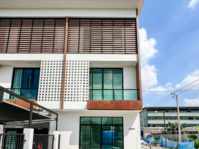 ST0064 | ขาย ทาวน์โฮม 3 ชั้น แจ้งวัฒนะ ขายเพียง 6.3 ล้านบาท ฟรีโอน