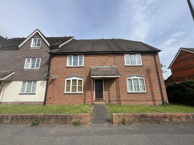 St Thomas Court, Thatcham RG18 1 bed flat to rent £1,100 pcm £254 pw