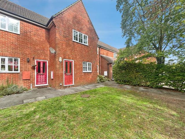 St. Thomas Court, Thatcham RG18, 2 bed flat to rent, £1,300 pcm | PrimeLocation