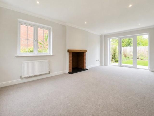 St Thomas Close, Chilworth, GU4