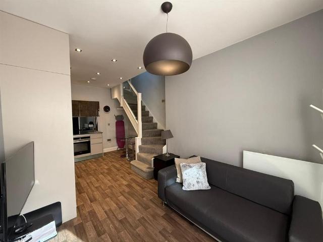St Thomas Street, Oxford 1 bed flat to rent £1,900 pcm £438 pw