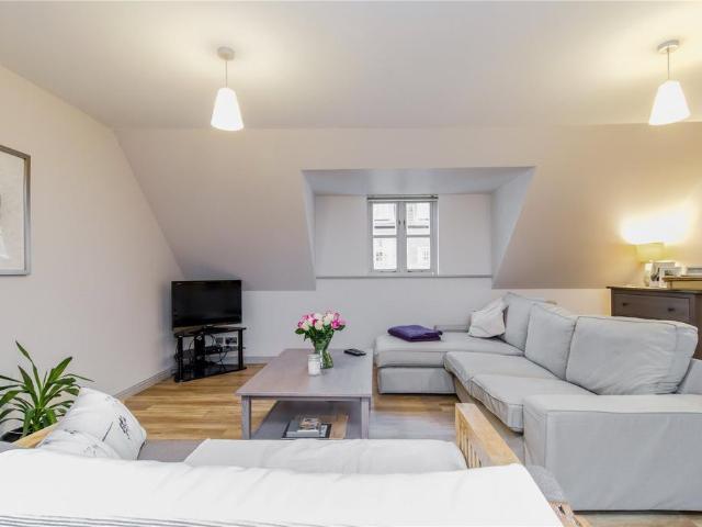 ST THOMAS STREET, OXFORD, OX1 2 bed apartment to rent £2,895 pcm £668 pw
