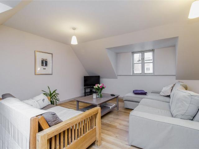 St Thomas Street, Oxford OX1, 2 bed flat to rent, £2,895 pcm | PrimeLocation