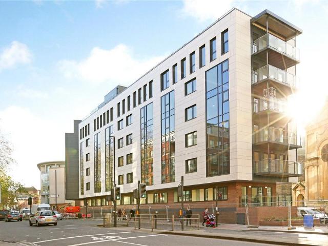 St. Thomas Street, Bristol, Somerset. 2 bed penthouse to rent £2,350 pcm £542 pw