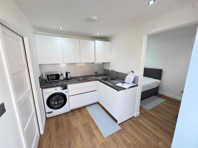 St. Thomas Row, Calthorpe Gardens. Studio to rent £1,250 pcm £288 pw