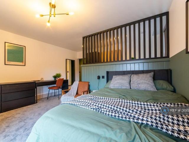 St. Thomas Road, Lytham St. Annes, FY8 Studio to rent £695 pcm £160 pw