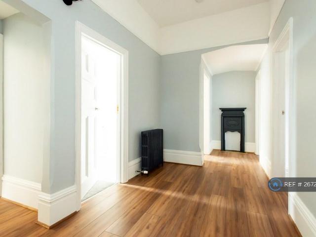St Valerie Road, Bournemouth, BH2 4 bed flat to rent £1,725 pcm £398 pw