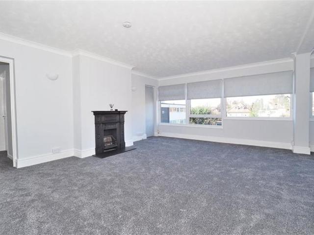 St Winifreds Close, Chigwell, IG7 2 bed apartment to rent £1,695 pcm £391 pw