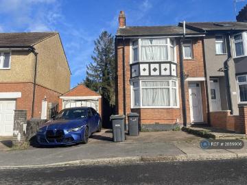 St. Winifreds Avenue, Luton, LU3 2 bed semi detached house to rent £1,550 pcm £358 pw