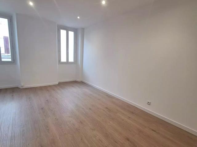ST ZACHARIE T3 au 1er étage