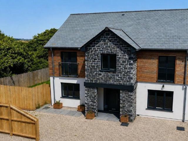 St Agnes A fantastic, high. 6 bed detached house to rent £3,000 pcm £692 pw