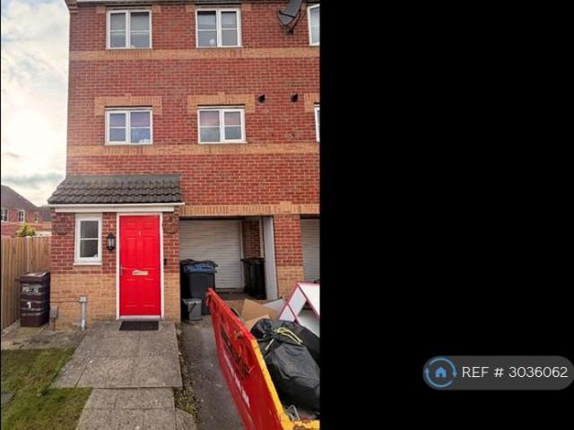 St Adians Close, Bradford, BD6 3 bed semi detached house to rent £1,210 pcm £279 pw