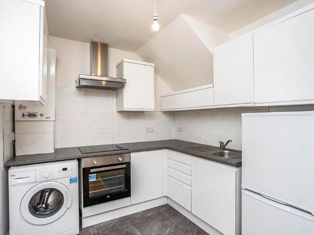 St. Albans Road, Watford WD17 3 bed flat to rent £1,700 pcm £392 pw