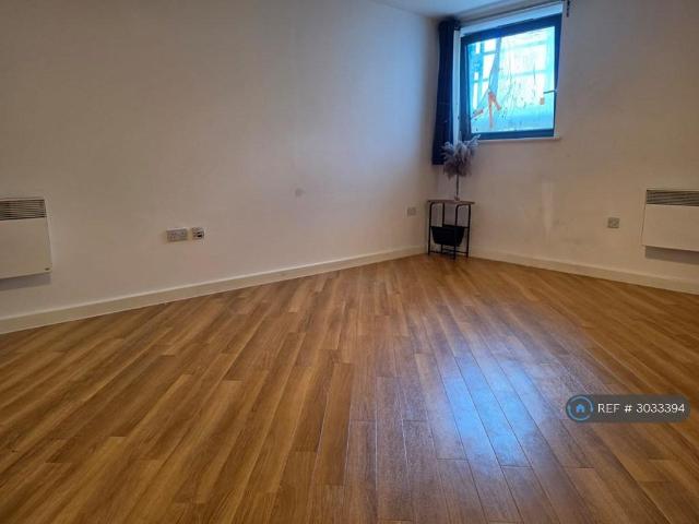 St Albans Road, Watford, WD17 1 bed flat to rent £1,400 pcm £323 pw
