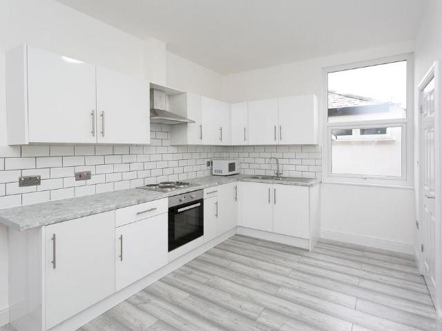 St Albans Road, Watford, WD17. Studio to rent £950 pcm £219 pw