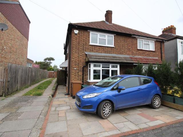 St. Albans Road, Cheam SM1 3 bed semi detached house to rent £2,200 pcm £508 pw