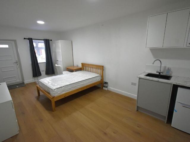 St. Albans Road, Dartford DA1, Studio to rent, £1,000 pcm | PrimeLocation