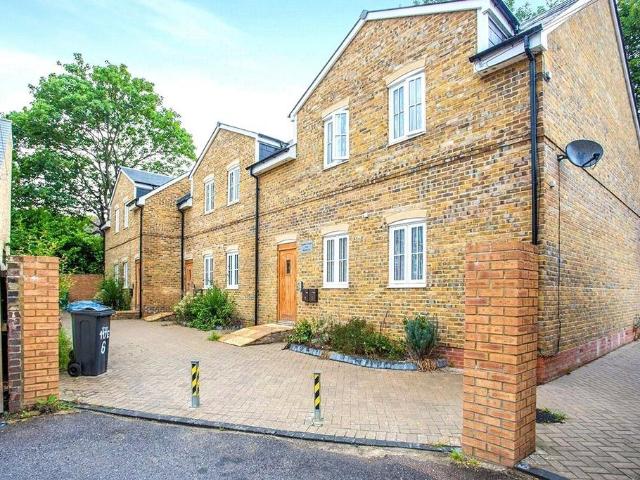 St. Albans Road, Hertfordshire WD17 2 bed flat to rent £1,550 pcm £358 pw