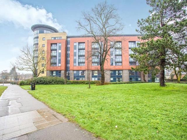 St. Albans Road, Hertfordshire WD17 2 bed flat to rent £1,850 pcm £427 pw