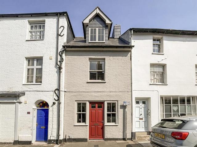 St. Ann Street, Salisbury SP1 2 bed townhouse to rent £1,175 pcm £271 pw