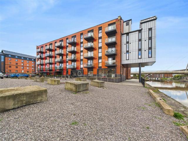 St. Ann Way, Gloucester. 1 bed apartment to rent £1,000 pcm £231 pw