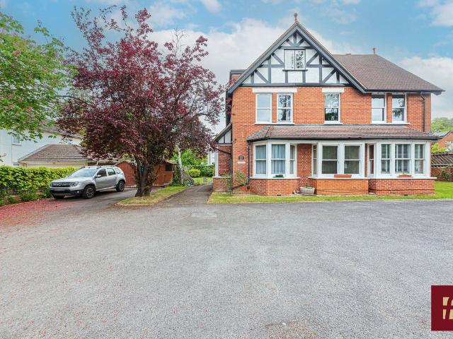 St Annes Court, Dukes Ride, Crowthorne, Berkshire RG45, 1 bed flat to rent, £1,150 pcm | PrimeLocation