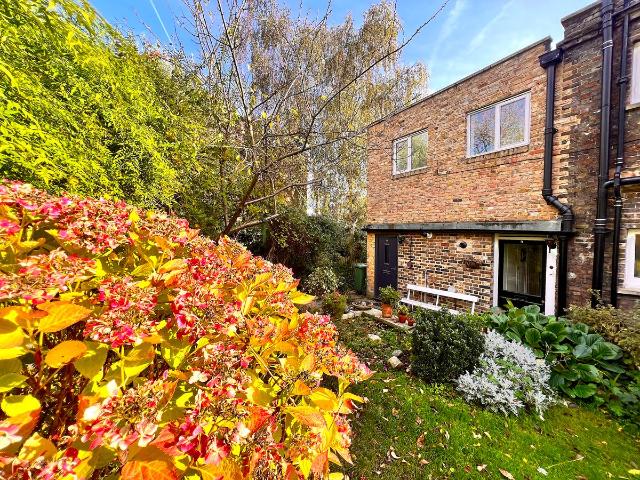 St Annes Close, Highgate N6, 2 bed flat to rent, £3,012 pcm | PrimeLocation