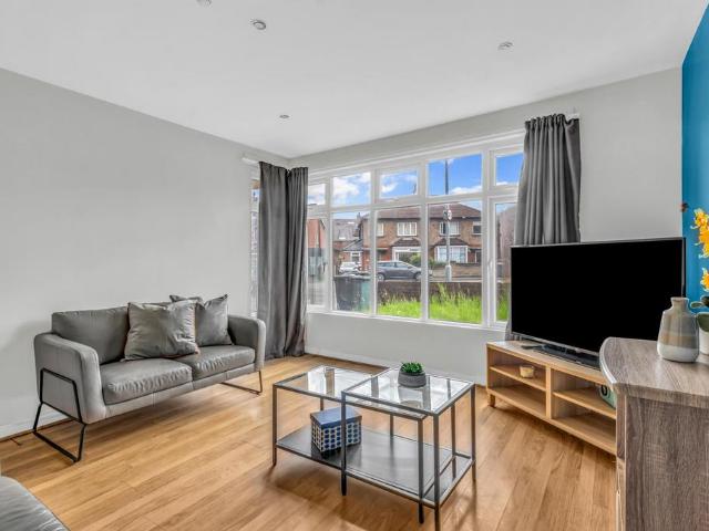ST ANNES DRIVE, Leeds 5 bed house to rent £3,033 pcm £700 pw