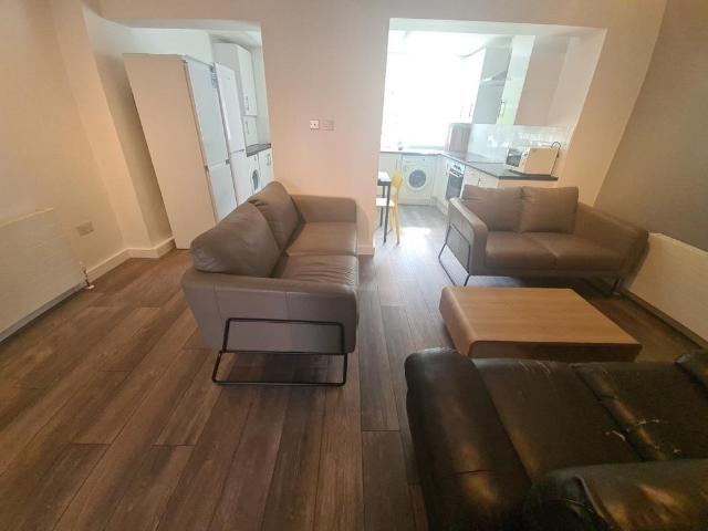 St. Annes Drive, Leeds 6 bed house to rent £3,328 pcm £768 pw