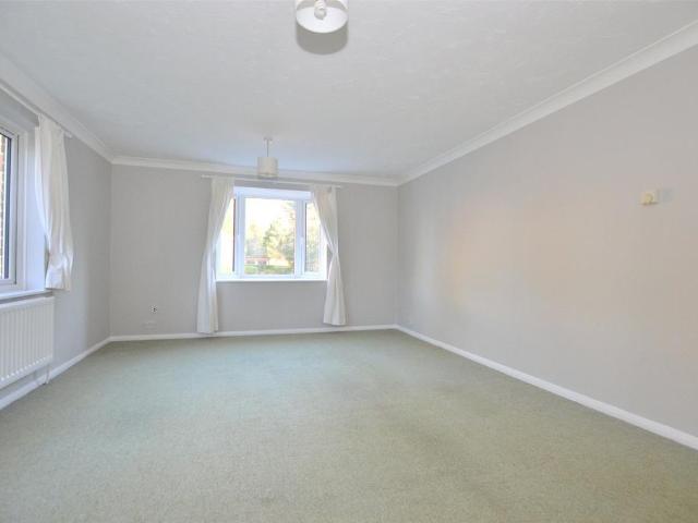 St. Annes Rise, Surrey RH1 1 bed apartment to rent £1,300 pcm £300 pw