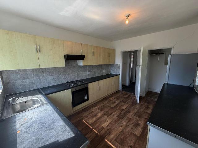 St. Annes Road, Leeds LS6 4 bed house to rent £2,167 pcm £500 pw